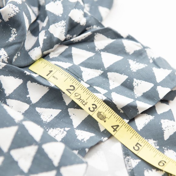 Loft Shorts Triangle Graphic Print Summer 4" Inseam Grey White Size 14 New - Picture 7 of 7